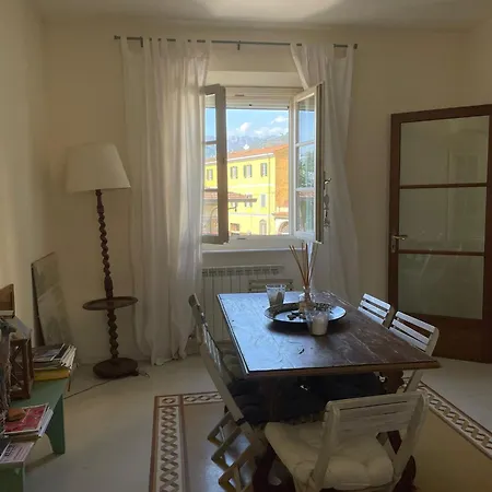 Elegant In Pietrasanta